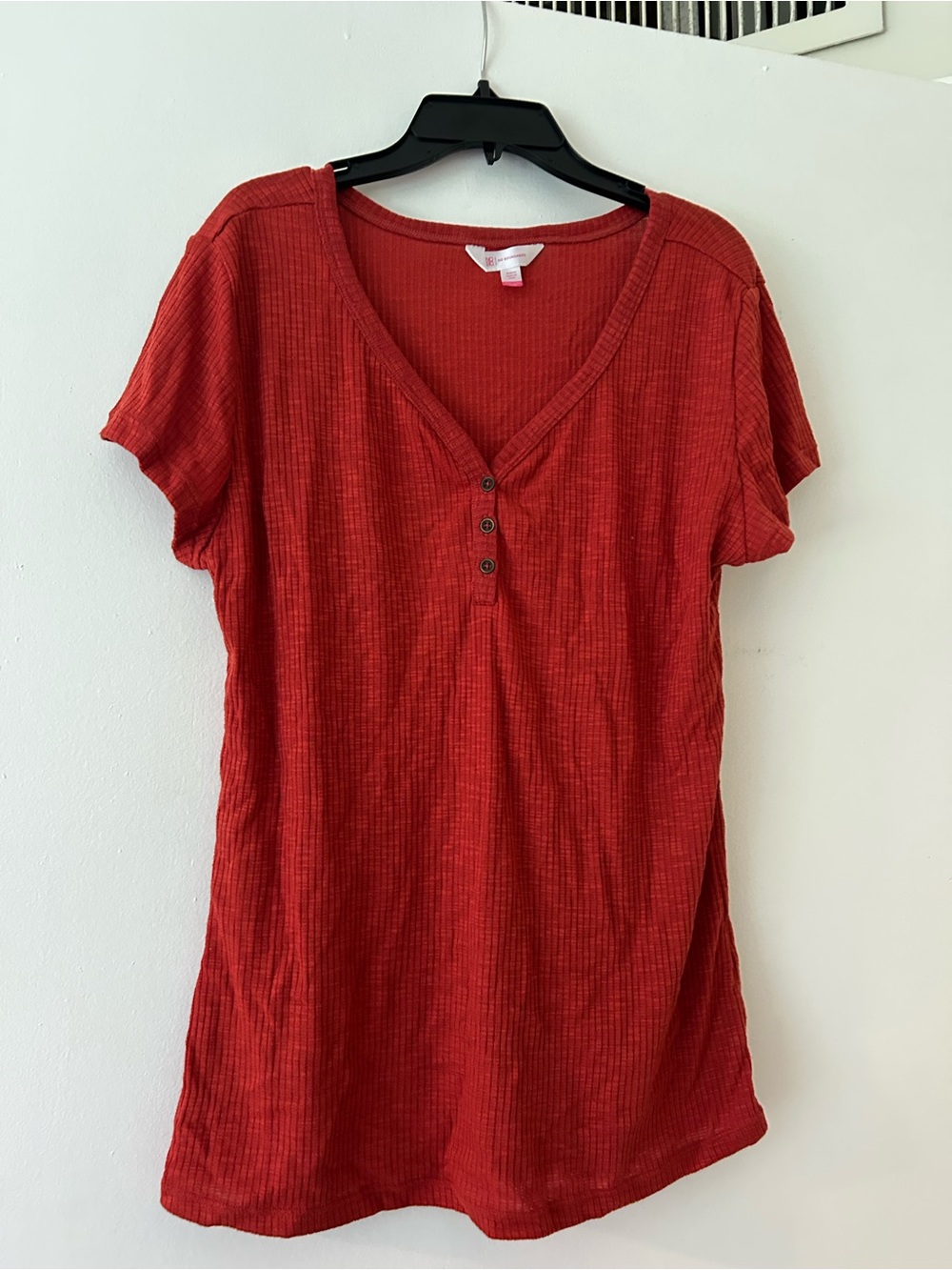 No Boundaries Red Ribbed V-Neck Short Sleeve Henley